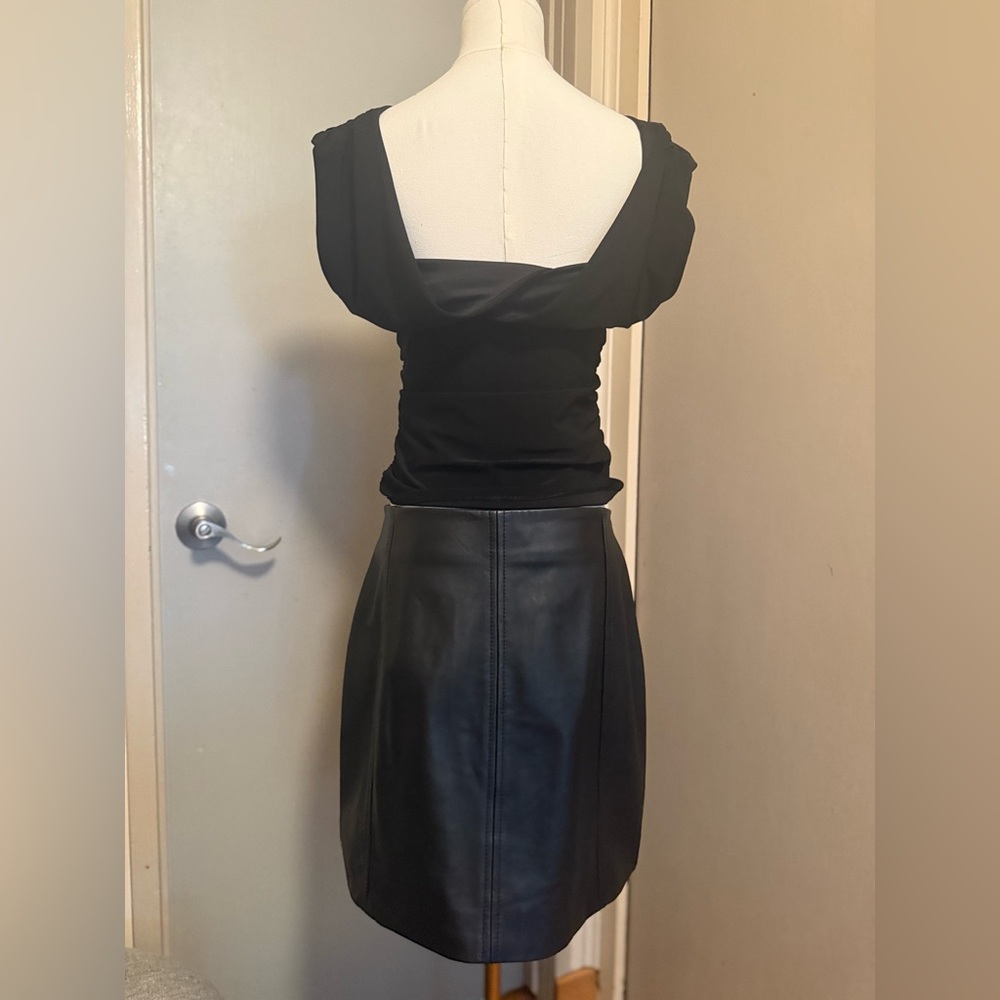 Reiss Daria Leather Zip-Front Mini Skirt – Black – Luxe Mini - Picture 5 of 9